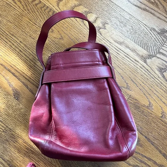 👜COACH: Burgundy vintage, Legacy belted SoHo crossbody bucket bag, #4156. - Picture 13 of 15